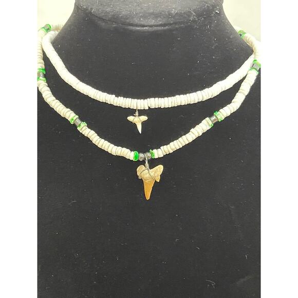 VINTAGE 2 Shark Tooth Necklace Puka Bead Shell Necklaces Retro m13 - Picture 1 of 2